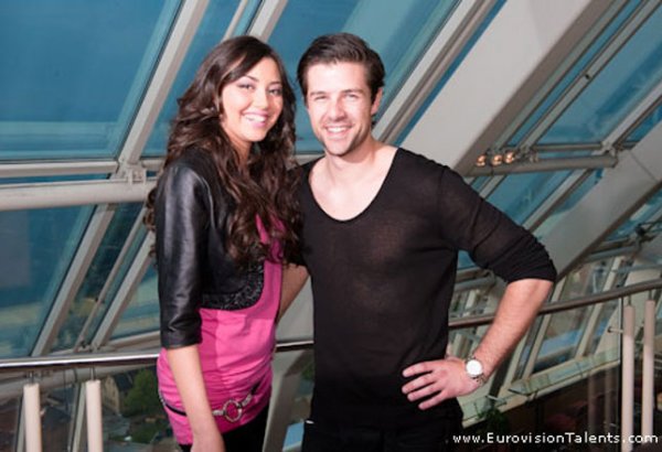 Сафура Ализаде и норвежский конкурсант за чашкой чая (фотосессия)