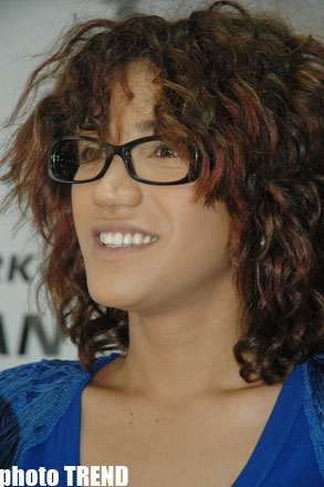 У ребенка Ройи Айхан появилась новая бабуля (фотосессия)