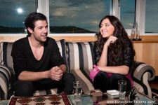 Сафура Ализаде и норвежский конкурсант за чашкой чая (фотосессия)