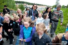 Сафура Ализаде встретилась со своими маленькими фанатами (видео-фотосессия)