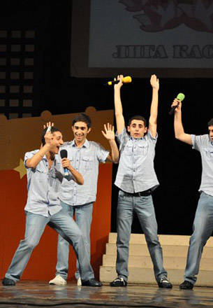 Азербайджанские КВН-щики оставили армян без спонсоров и вышли в полуфинал (фотосессия)