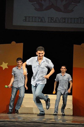 Азербайджанские КВН-щики оставили армян без спонсоров и вышли в полуфинал (фотосессия)