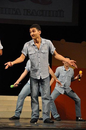 Азербайджанские КВН-щики оставили армян без спонсоров и вышли в полуфинал (фотосессия)