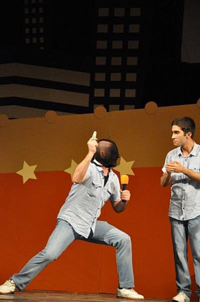 Азербайджанские КВН-щики оставили армян без спонсоров и вышли в полуфинал (фотосессия)