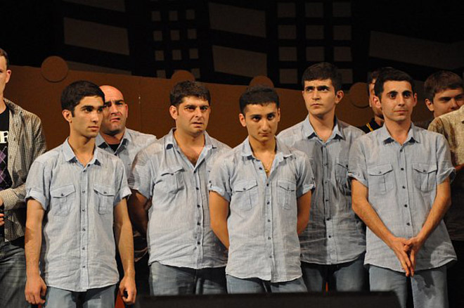 Азербайджанские КВН-щики оставили армян без спонсоров и вышли в полуфинал (фотосессия)