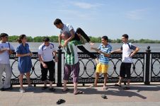 Азербайджанские КВН-щики оставили армян без спонсоров и вышли в полуфинал (фотосессия)