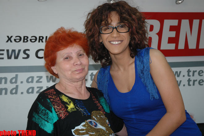 У ребенка Ройи Айхан появилась новая бабуля (фотосессия)