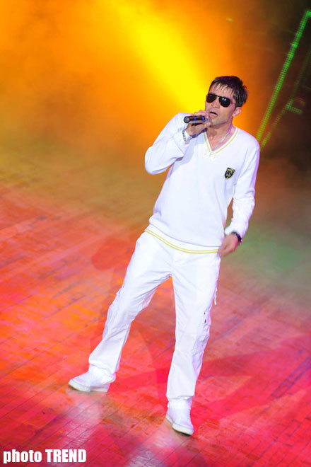 Скандально известный рэпер Гусейн Дарья "воскрес из мертвых" на своем концерте (фотосессия)