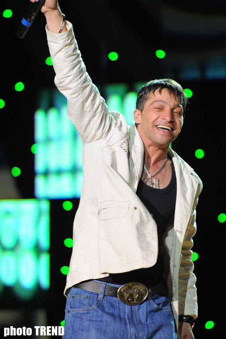 Скандально известный рэпер Гусейн Дарья "воскрес из мертвых" на своем концерте (фотосессия)