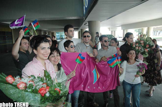 Сафура вернулась в Баку: "Если бы голосование проходило предельно честно, мы должны были бы занять первое место" (фотосессия)