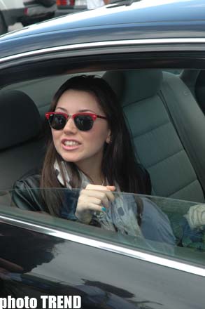 Сафура вернулась в Баку: "Если бы голосование проходило предельно честно, мы должны были бы занять первое место" (фотосессия)