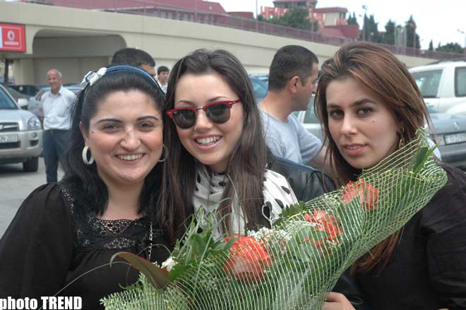 Сафура вернулась в Баку: "Если бы голосование проходило предельно честно, мы должны были бы занять первое место" (фотосессия)