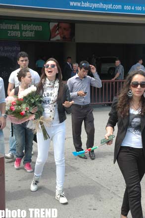 Сафура вернулась в Баку: "Если бы голосование проходило предельно честно, мы должны были бы занять первое место" (фотосессия)