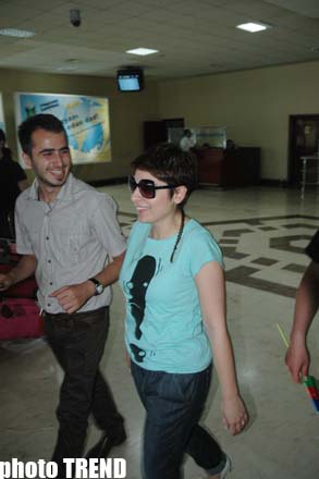 Сафура вернулась в Баку: "Если бы голосование проходило предельно честно, мы должны были бы занять первое место" (фотосессия)