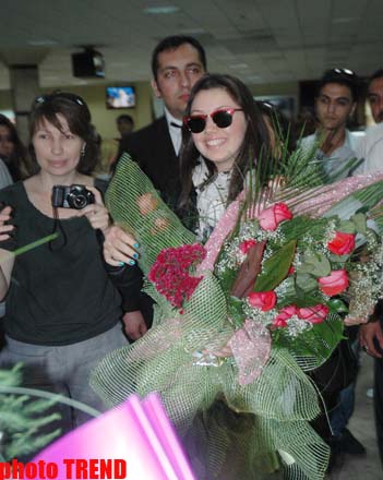 Сафура вернулась в Баку: "Если бы голосование проходило предельно честно, мы должны были бы занять первое место" (фотосессия)