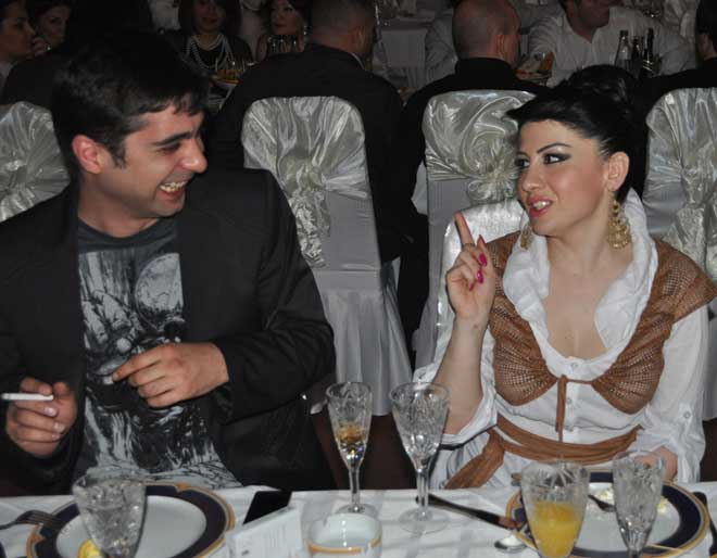 Прикол-тайм! Телеведущий Турал Асадов и танцовщица Фатима "съели друг друга" (фотосессия)