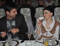 Прикол-тайм! Телеведущий Турал Асадов и танцовщица Фатима "съели друг друга" (фотосессия)