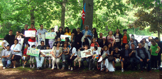 Подарок детей из Ассоциации азербайджанцев Нью-Йорка ко Дню республики (фотосессия)