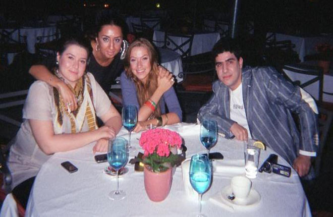 Эмиль Шахин влюбился в Хадисе и подарил ей дорогое золотое украшение (фотосессия)