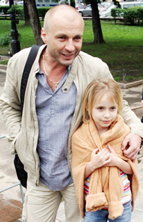 Александр Жулин не дает денег Татьяне Навке на дочь