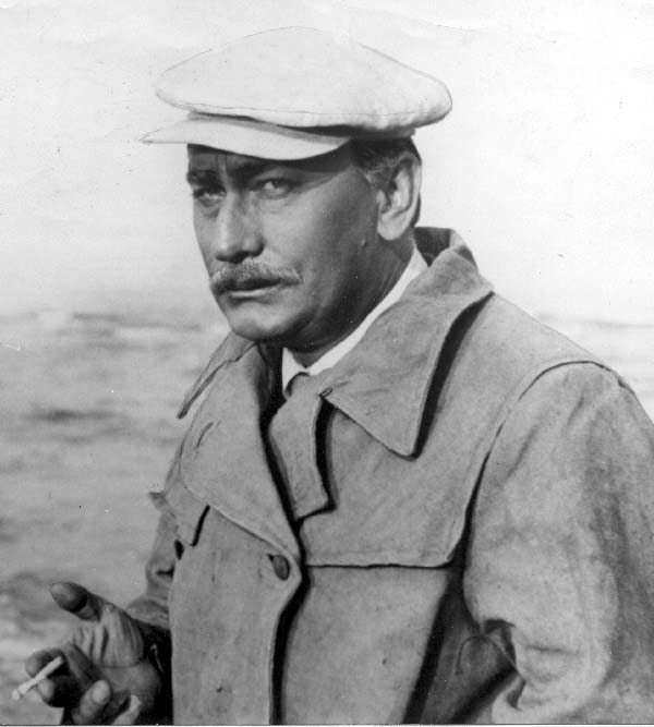 Антитабачный закон парламента Азербайджана может изуродовать фильмы, или Муслим Магомаев в "мозаике" (фотосессия)