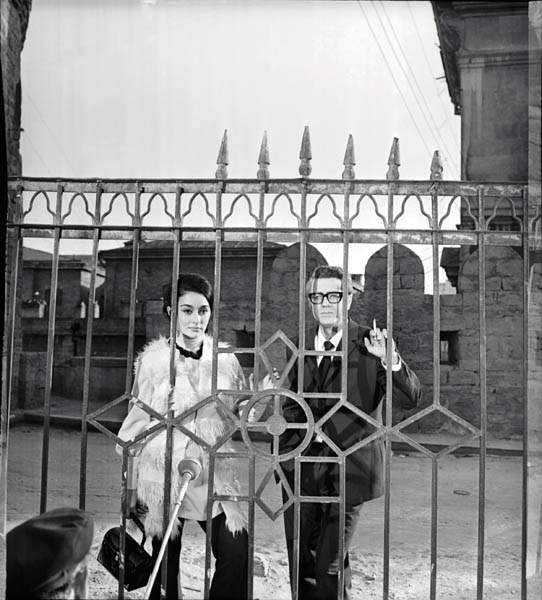 Антитабачный закон парламента Азербайджана может изуродовать фильмы, или Муслим Магомаев в "мозаике" (фотосессия)