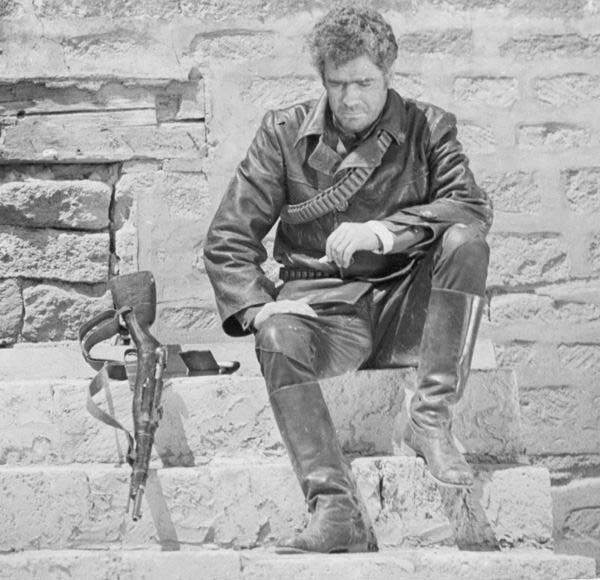 Антитабачный закон парламента Азербайджана может изуродовать фильмы, или Муслим Магомаев в "мозаике" (фотосессия)