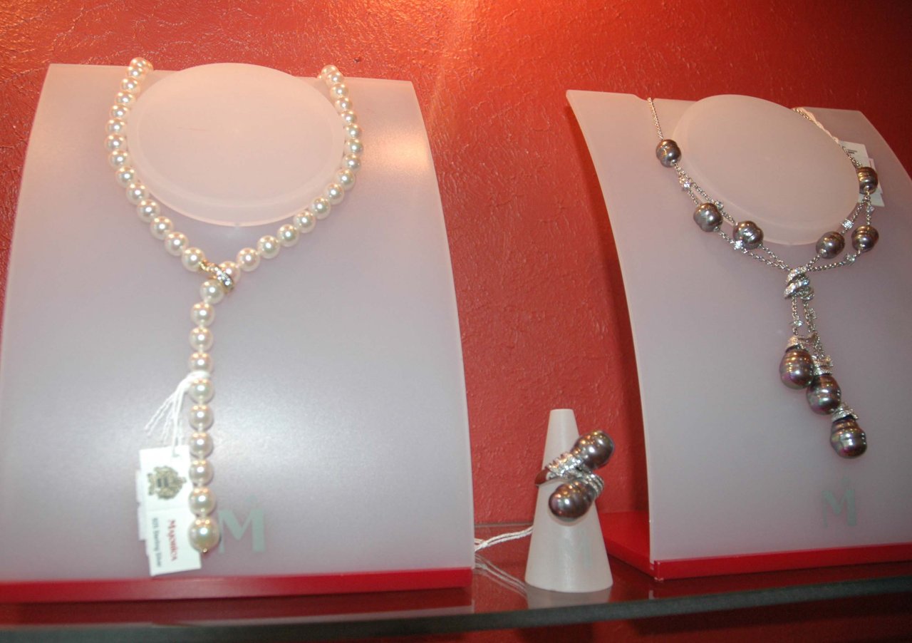 Азербайджанским модницам - золотая классика уступает место элегантности и шику (фотосессия)