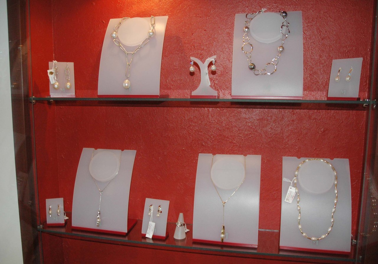 Азербайджанским модницам - золотая классика уступает место элегантности и шику (фотосессия)