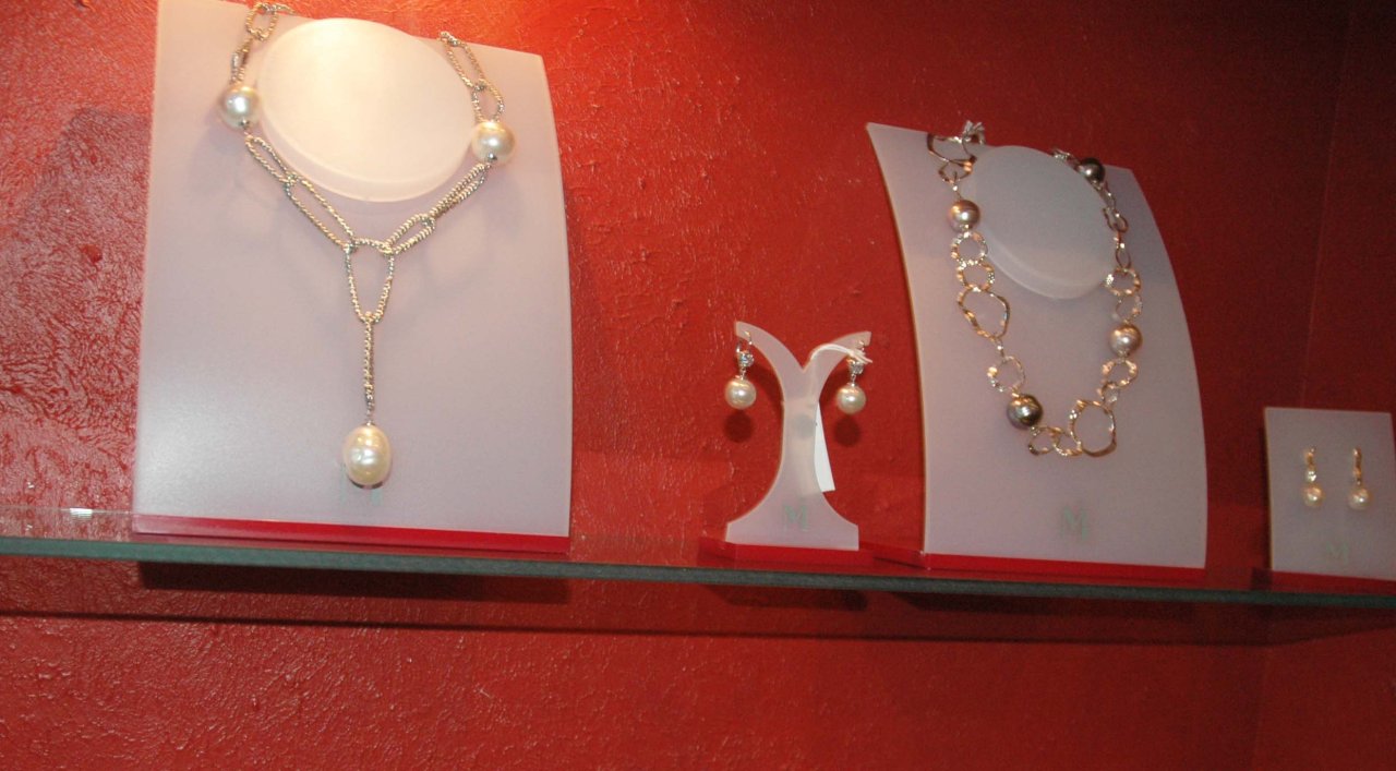 Азербайджанским модницам - золотая классика уступает место элегантности и шику (фотосессия)