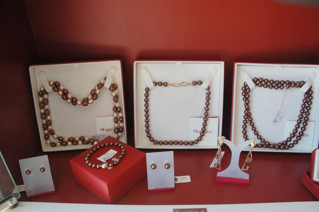 Азербайджанским модницам - золотая классика уступает место элегантности и шику (фотосессия)