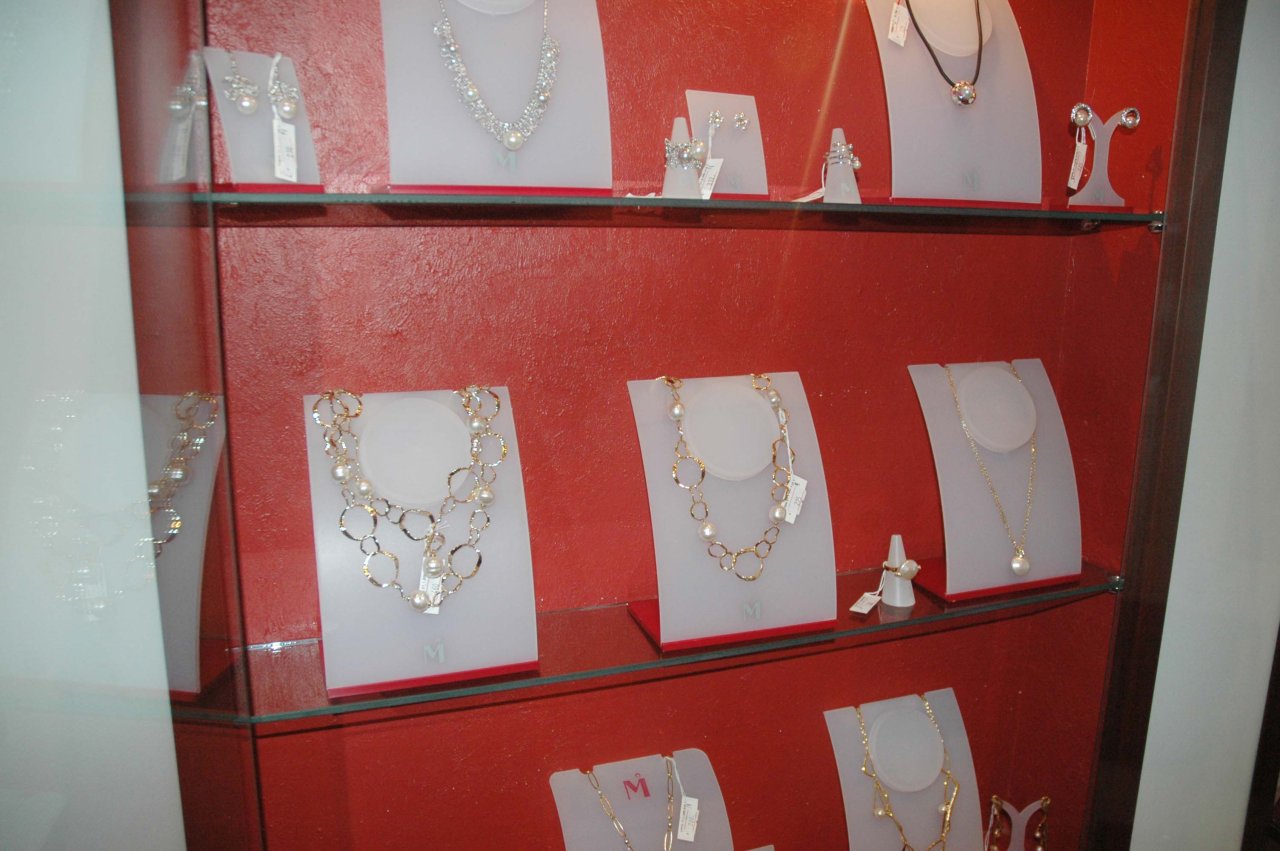 Азербайджанским модницам - золотая классика уступает место элегантности и шику (фотосессия)