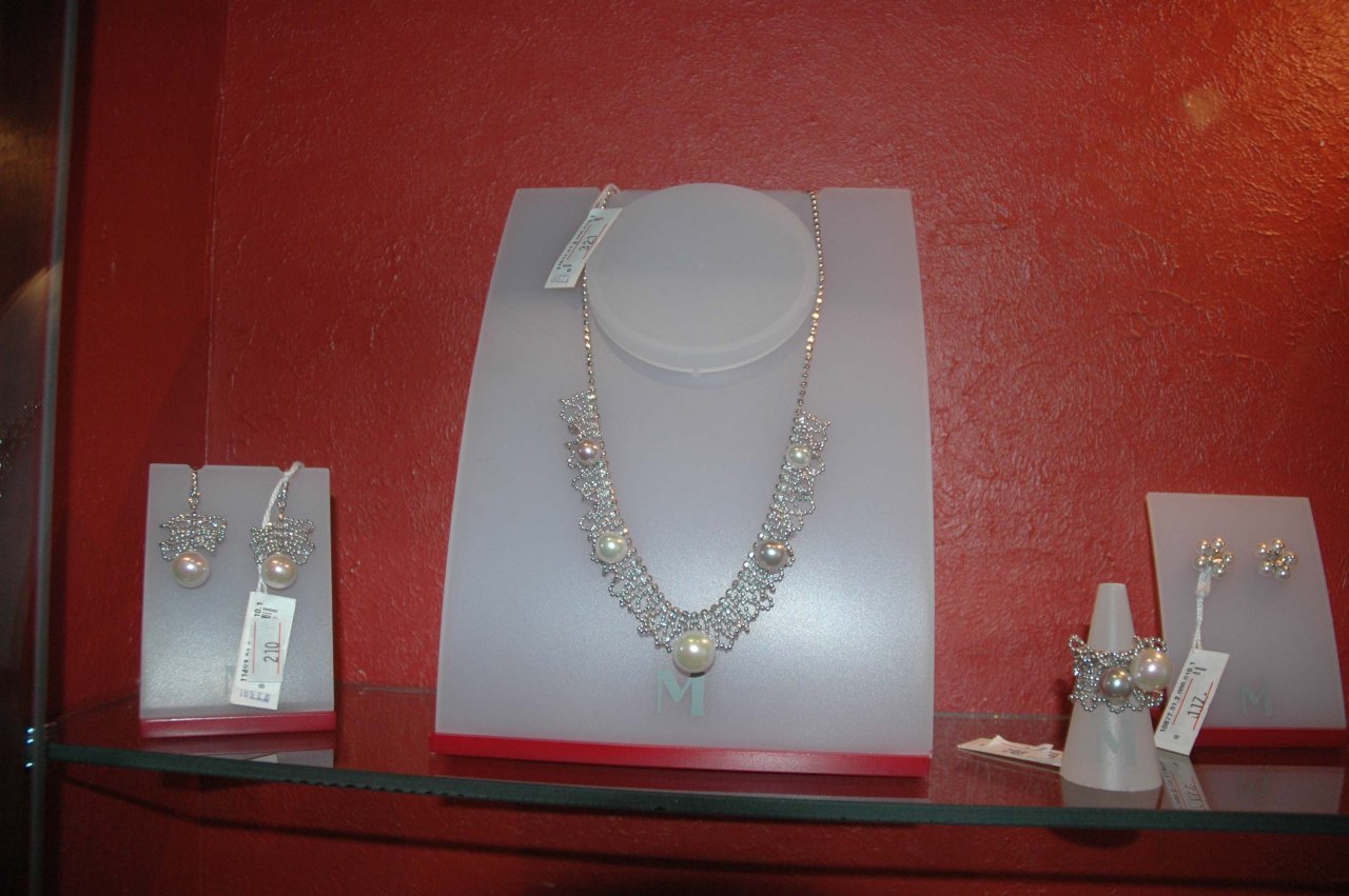 Азербайджанским модницам - золотая классика уступает место элегантности и шику (фотосессия)