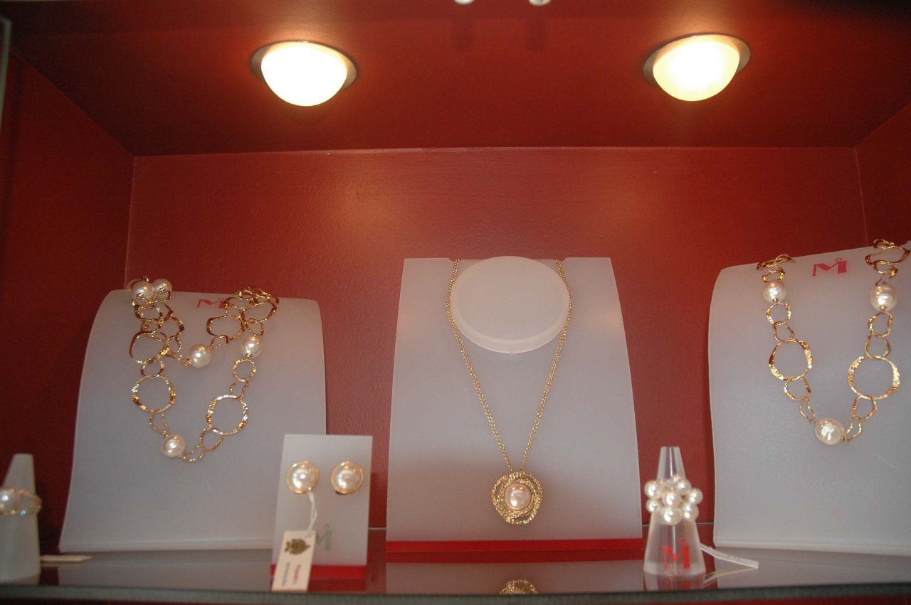 Азербайджанским модницам - золотая классика уступает место элегантности и шику (фотосессия)