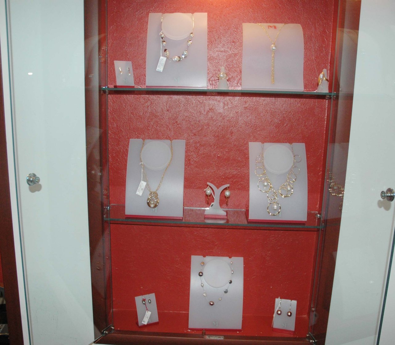 Азербайджанским модницам - золотая классика уступает место элегантности и шику (фотосессия)