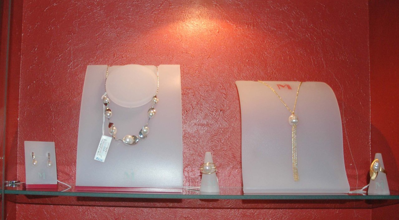 Азербайджанским модницам - золотая классика уступает место элегантности и шику (фотосессия)