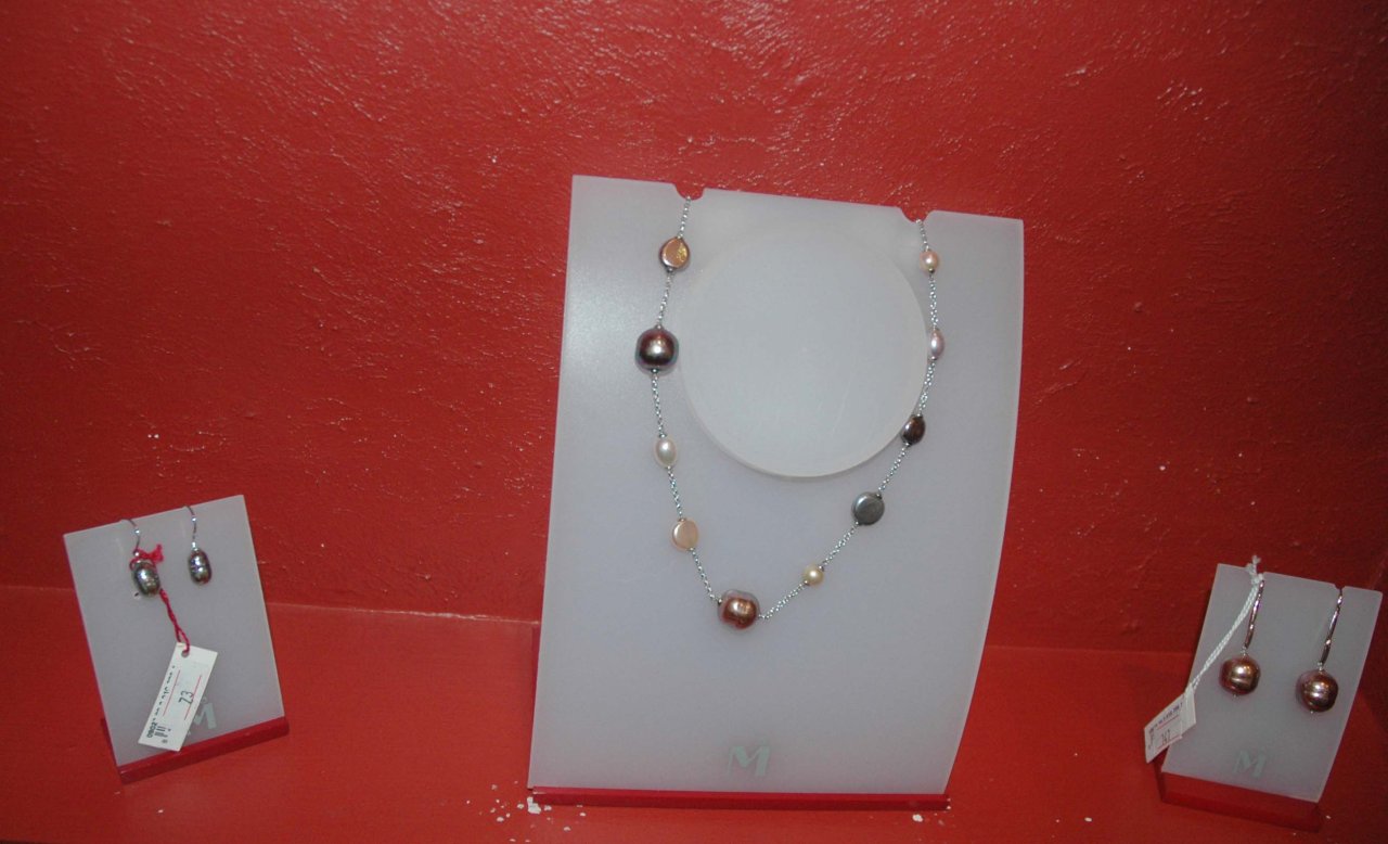 Азербайджанским модницам - золотая классика уступает место элегантности и шику (фотосессия)