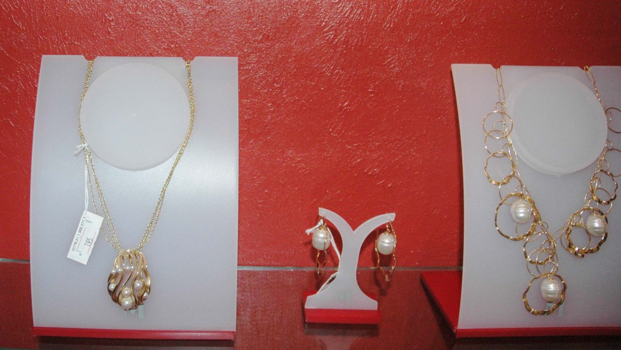 Азербайджанским модницам - золотая классика уступает место элегантности и шику (фотосессия)