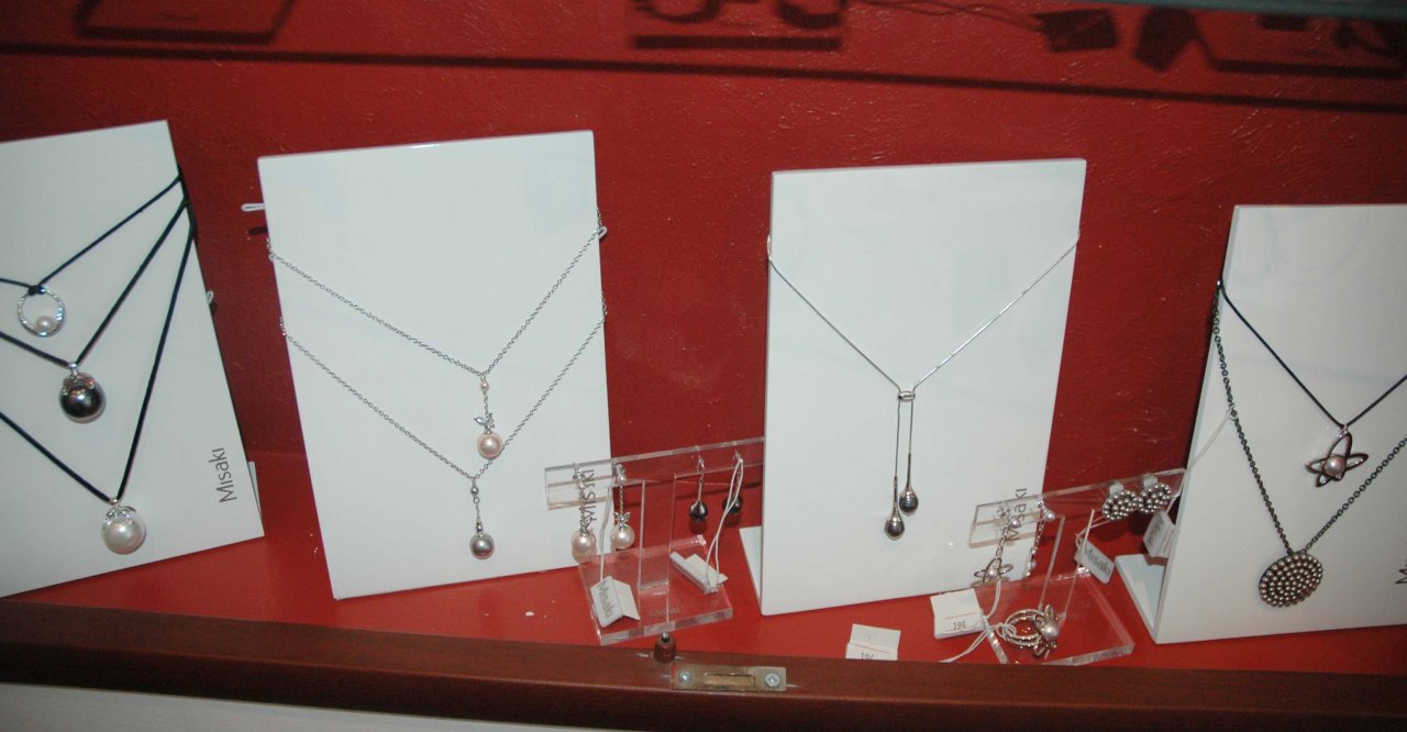 Азербайджанским модницам - золотая классика уступает место элегантности и шику (фотосессия)