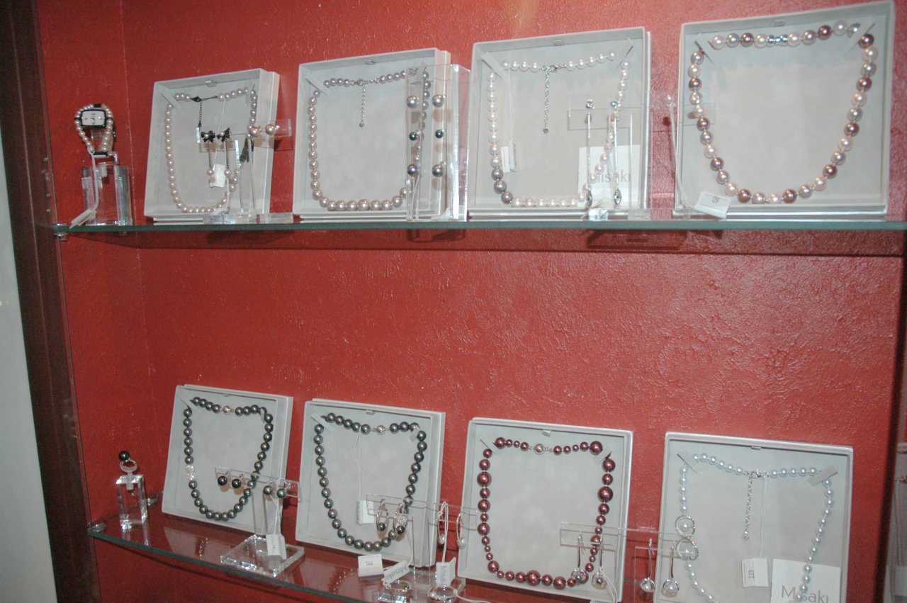 Азербайджанским модницам - золотая классика уступает место элегантности и шику (фотосессия)