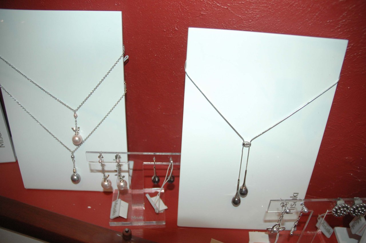 Азербайджанским модницам - золотая классика уступает место элегантности и шику (фотосессия)