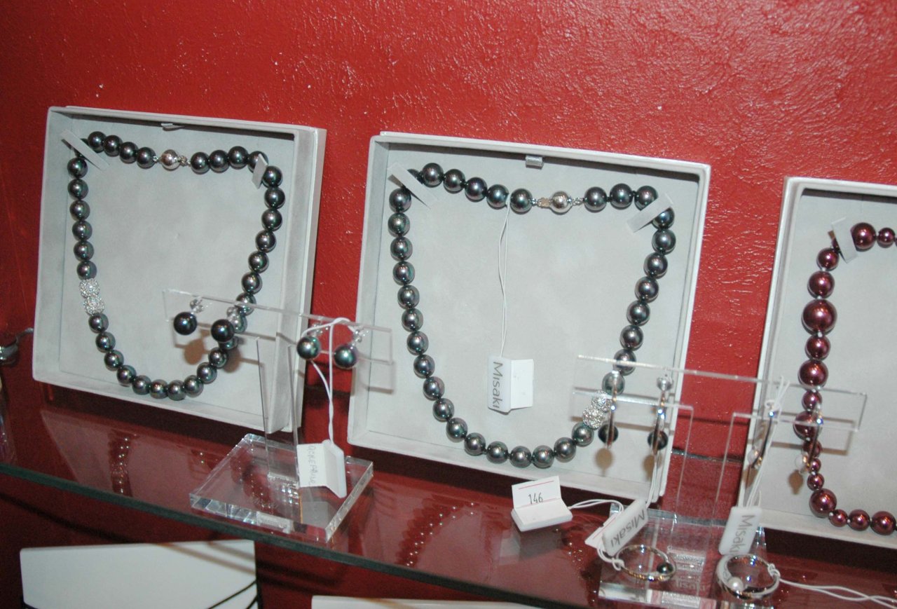 Азербайджанским модницам - золотая классика уступает место элегантности и шику (фотосессия)