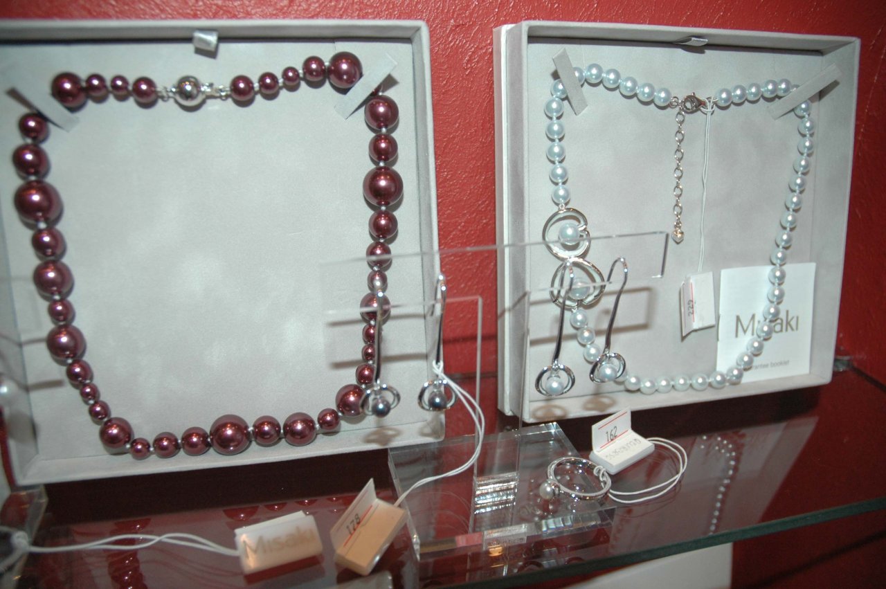 Азербайджанским модницам - золотая классика уступает место элегантности и шику (фотосессия)