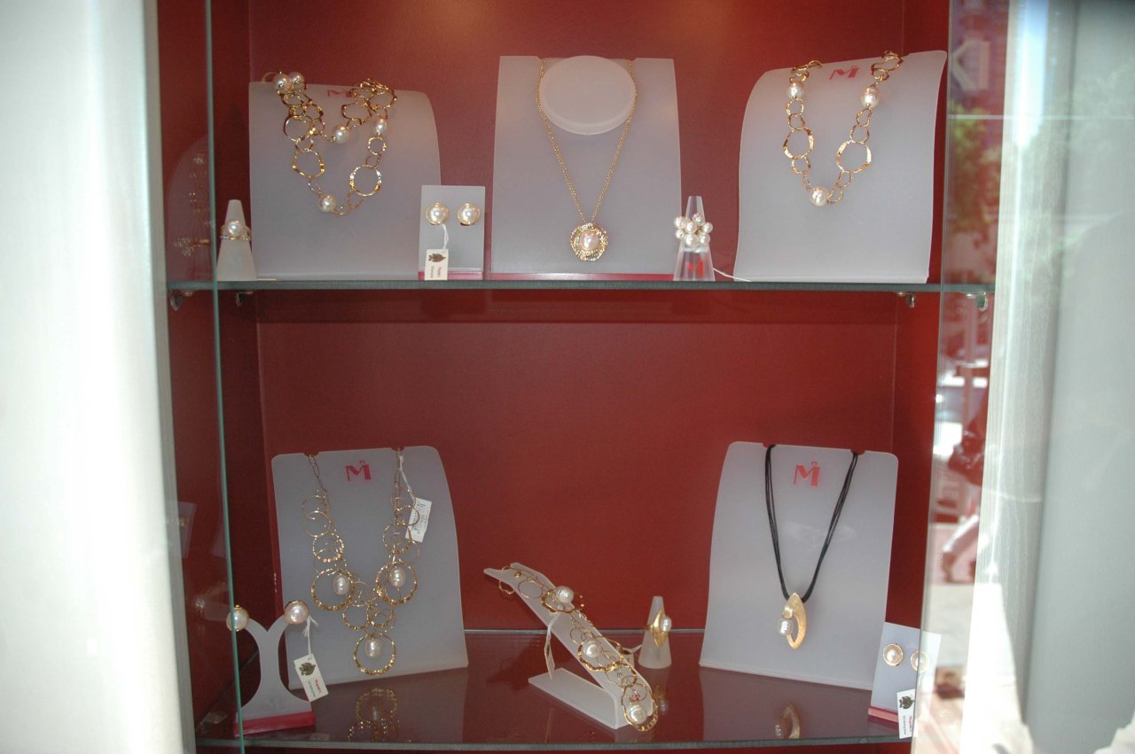 Азербайджанским модницам - золотая классика уступает место элегантности и шику (фотосессия)