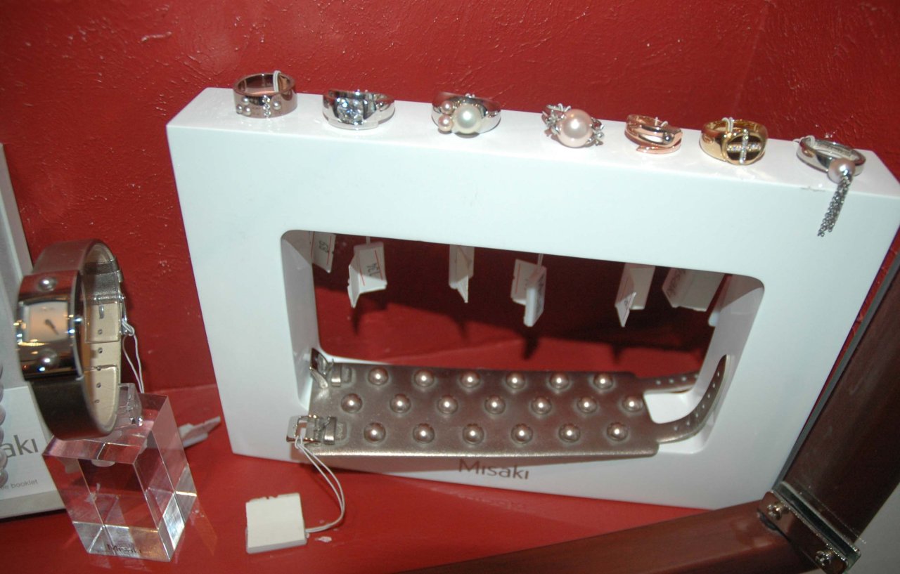 Азербайджанским модницам - золотая классика уступает место элегантности и шику (фотосессия)