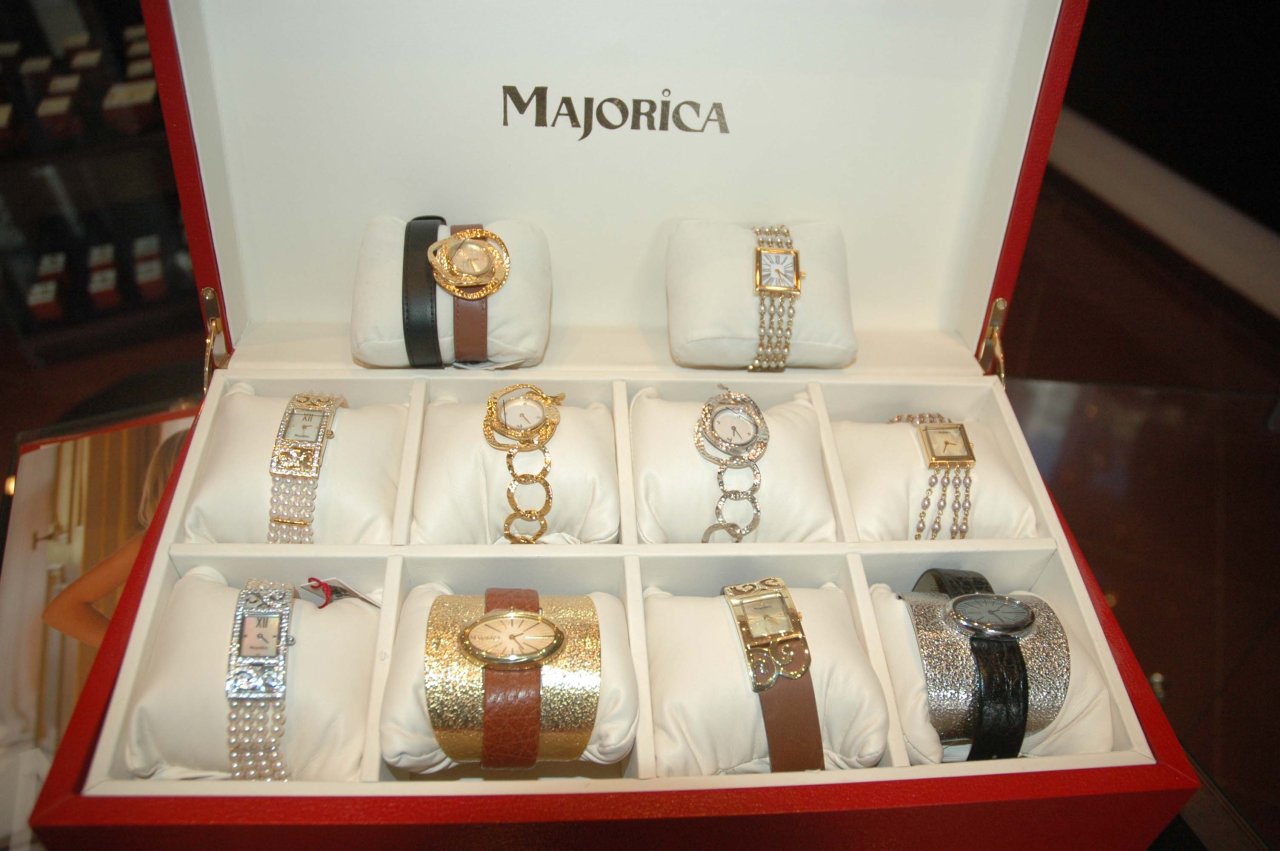 Азербайджанским модницам - золотая классика уступает место элегантности и шику (фотосессия)