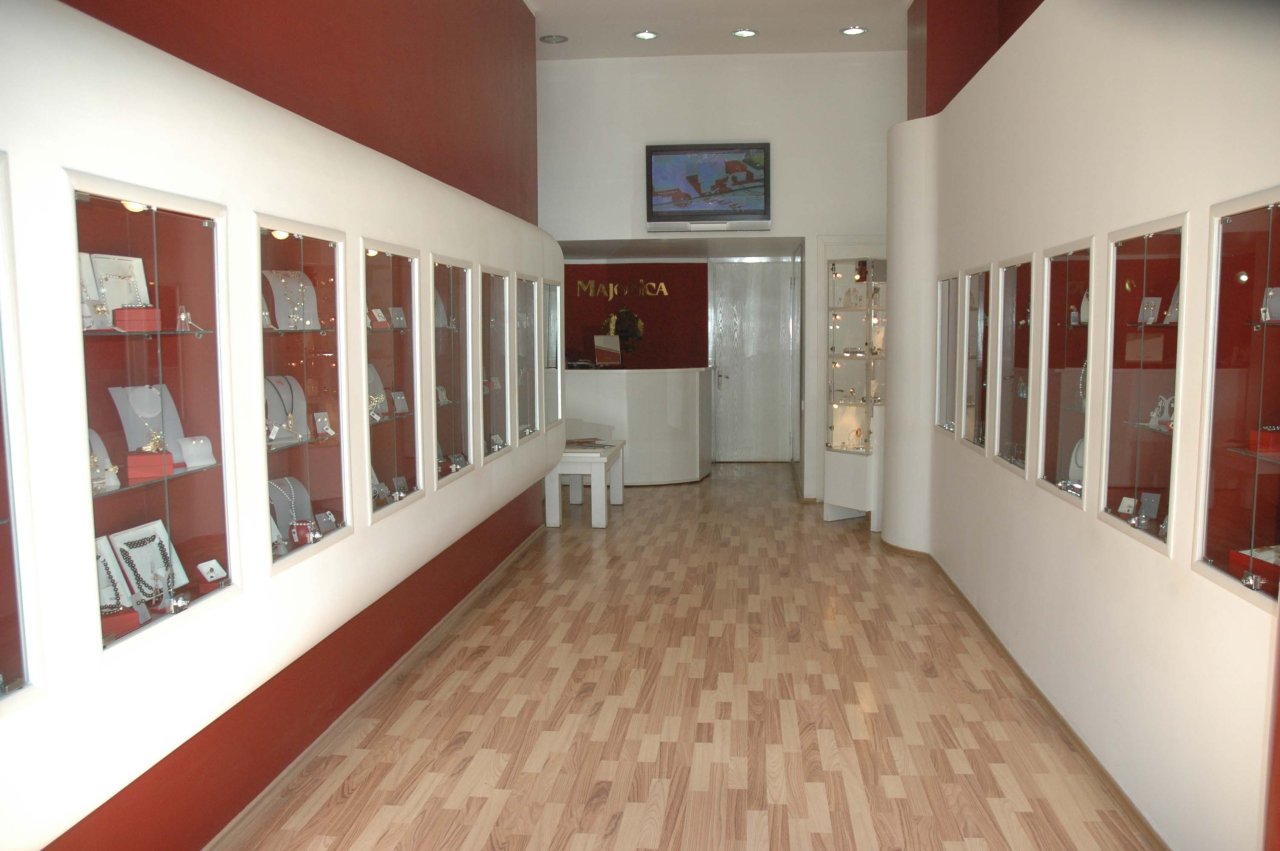 Азербайджанским модницам - золотая классика уступает место элегантности и шику (фотосессия)