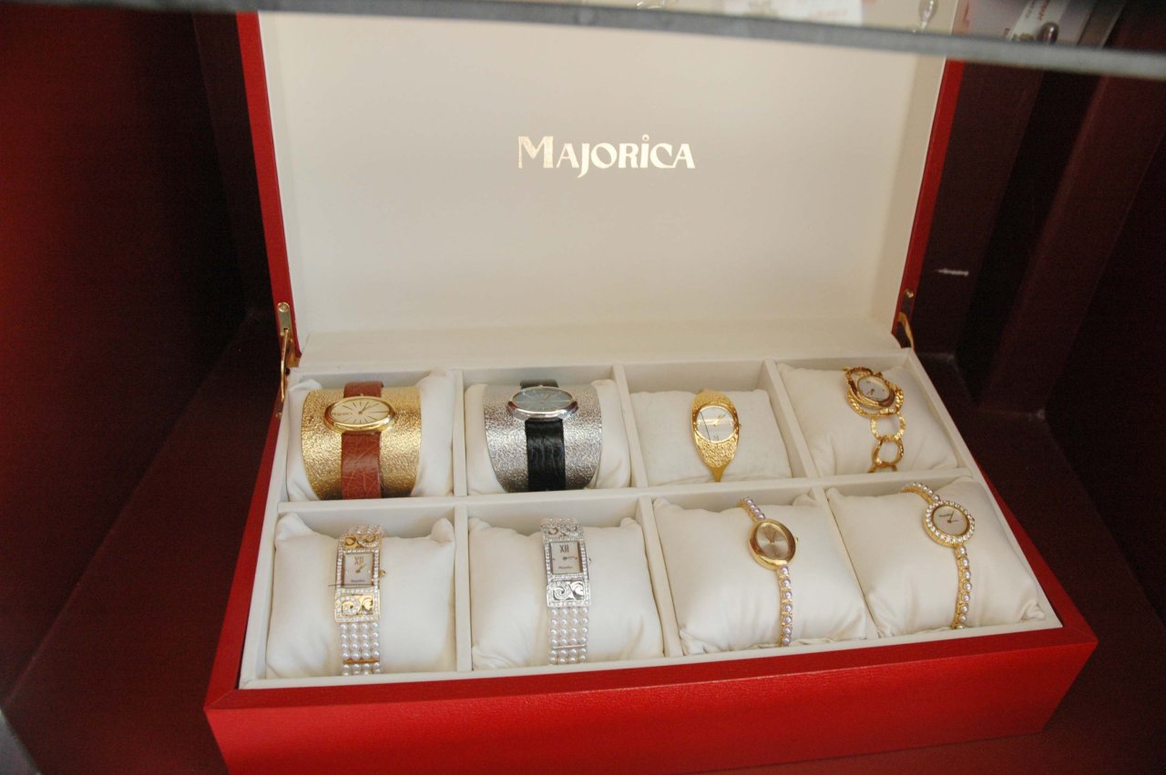 Азербайджанским модницам - золотая классика уступает место элегантности и шику (фотосессия)