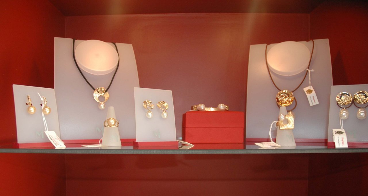 Азербайджанским модницам - золотая классика уступает место элегантности и шику (фотосессия)