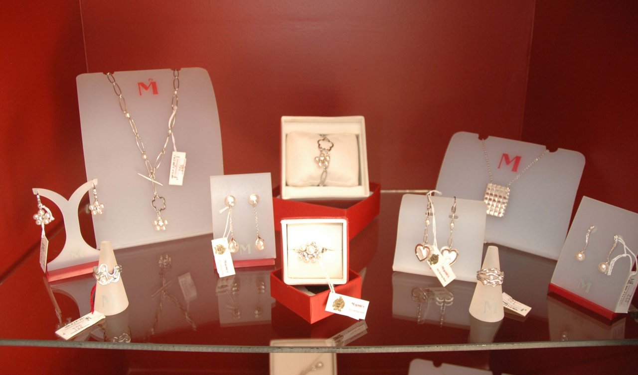 Азербайджанским модницам - золотая классика уступает место элегантности и шику (фотосессия)